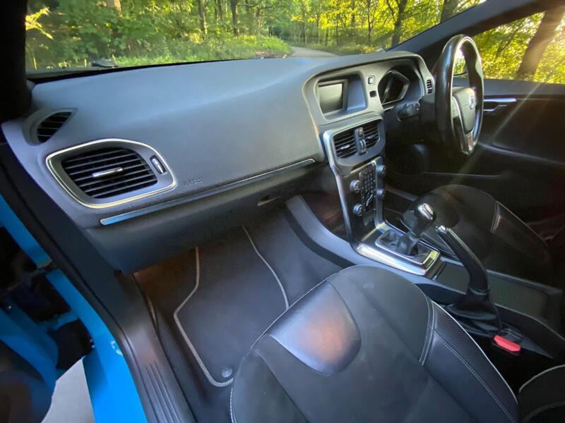 VOLVO V40