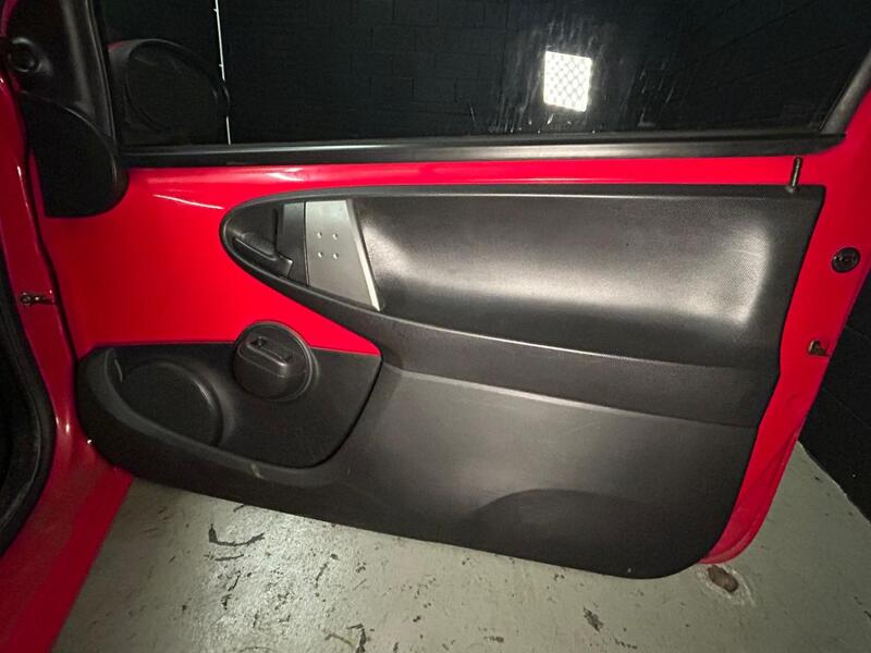 PEUGEOT 107