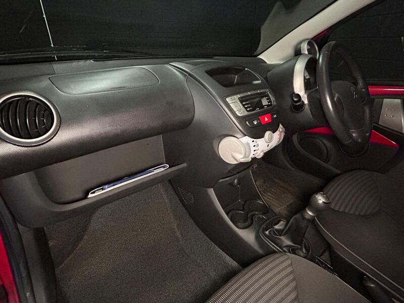 PEUGEOT 107