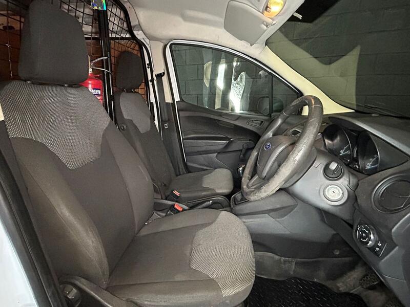 FORD TRANSIT COURIER