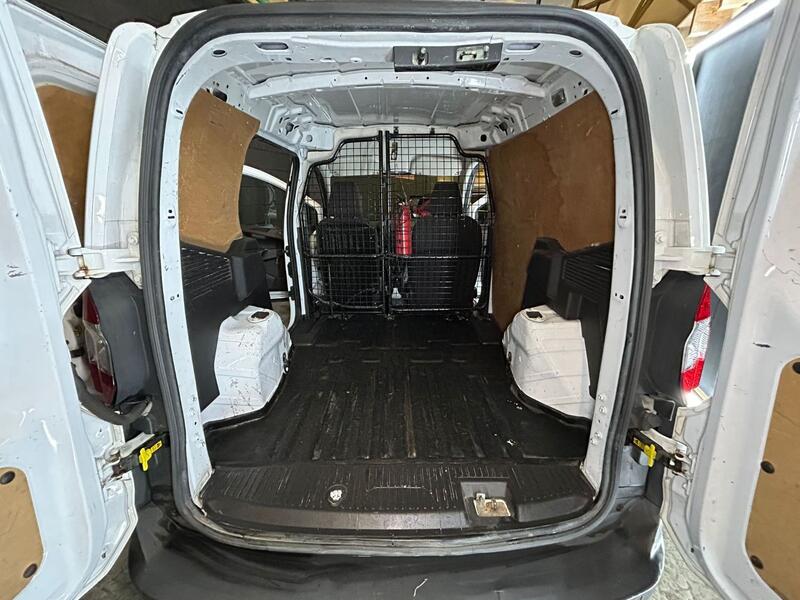 FORD TRANSIT COURIER