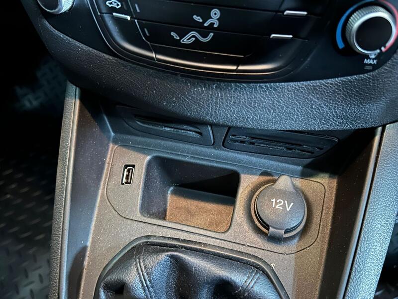 FORD TRANSIT COURIER