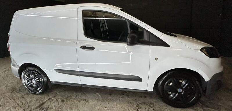 FORD TRANSIT COURIER