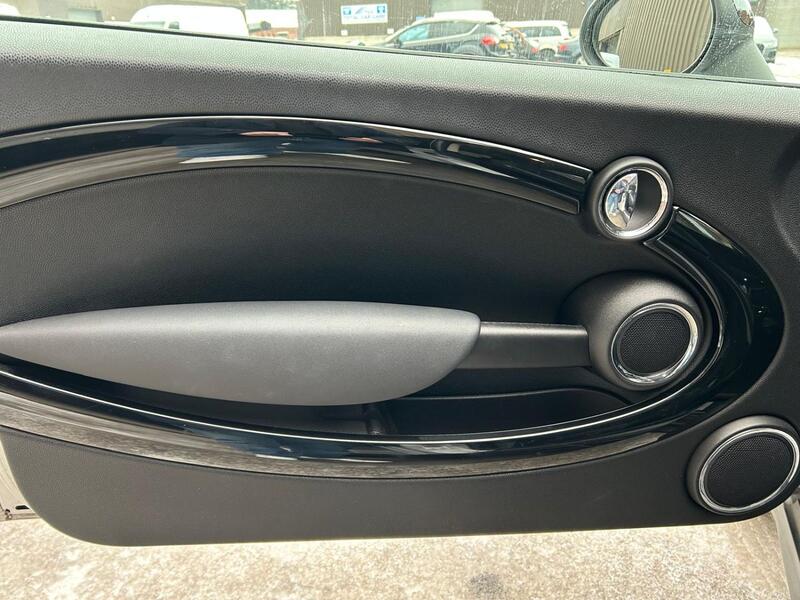MINI HATCH