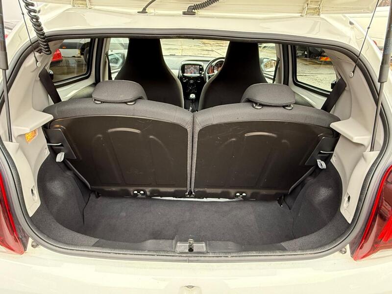 PEUGEOT 108
