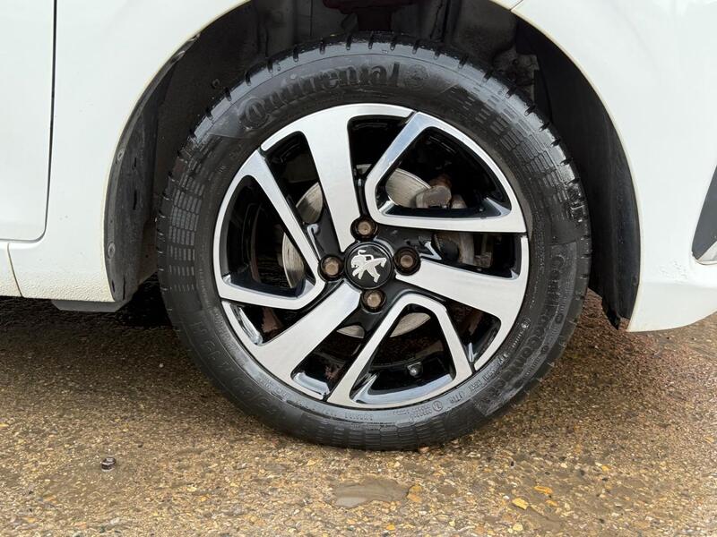 PEUGEOT 108